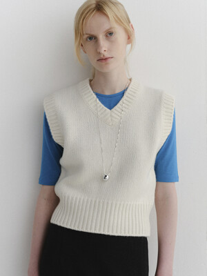 cosy knit vest_cream