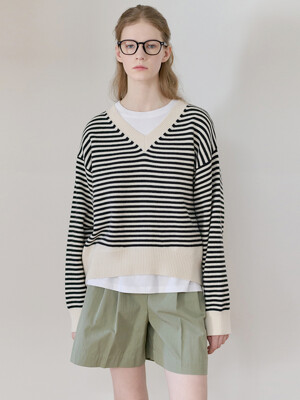 25SN relax-fit v-neck pullover [ST]
