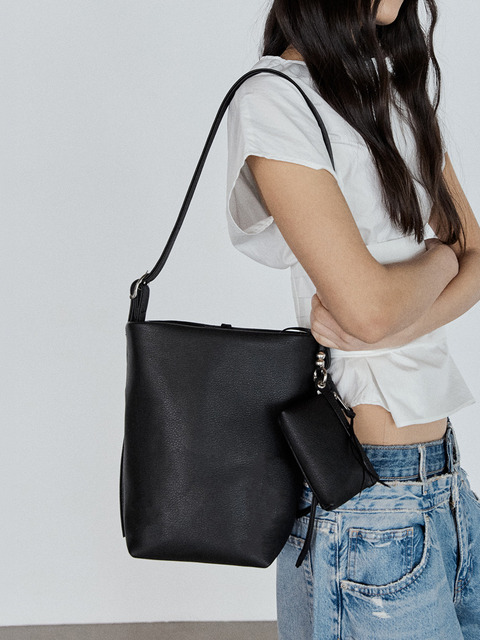 던 팩토리 BUTLER BAG SMALL COW LEATHER BLACK 버틀러백 스몰 소가죽 블랙