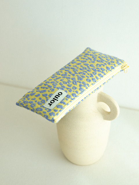 문구 - 위올 (ouior) - ouior flat pencil case - leopard yellow (topside zipper)