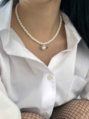 Saturn pearl necklace