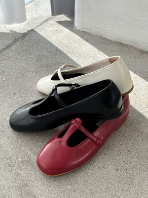 T-strap flat