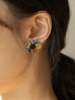 Color of time knit flower earring