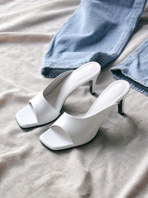 Lola mules_S_CB0001_white