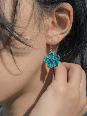 Blue pond flower earring