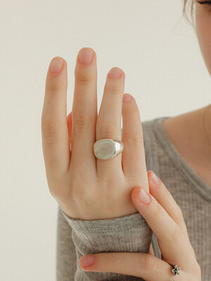 Mother of Pearl Bold Point Silver Ring R0637