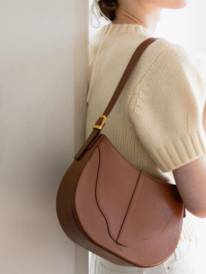 [단독] Carve hobo bag / Brown