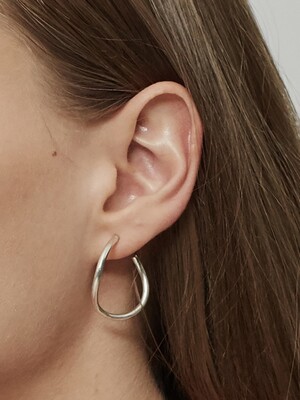 Curvy earring (M)