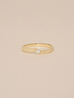 14k Mei Texture Diamond Ring