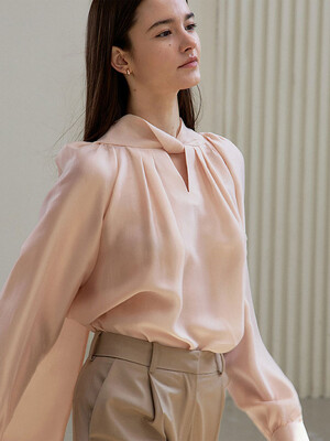 TWIST TWO WAY TIE BLOUSE Y PEACH 트위스트 투웨이 타이 블라우스 피치