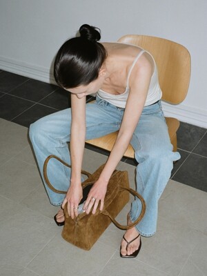 EMBER SHOULDER BAG_OAK SUEDE