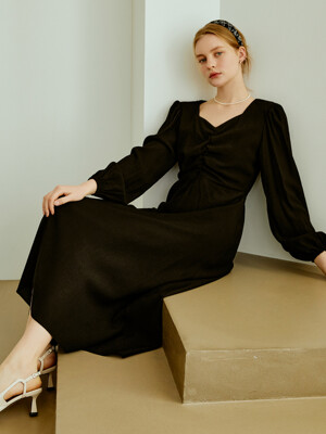 Heart neck shirring dress (black)