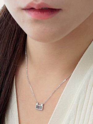 Square black mother-of-pearl necklace