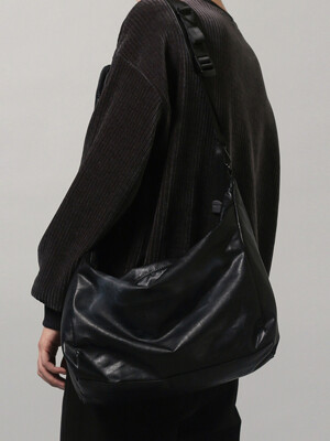 소프트 신세틱 레더 빅 크로스백 Soft Synthetic Leather Big Crossbag