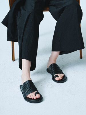 Cols wrinkle sandal (Black)