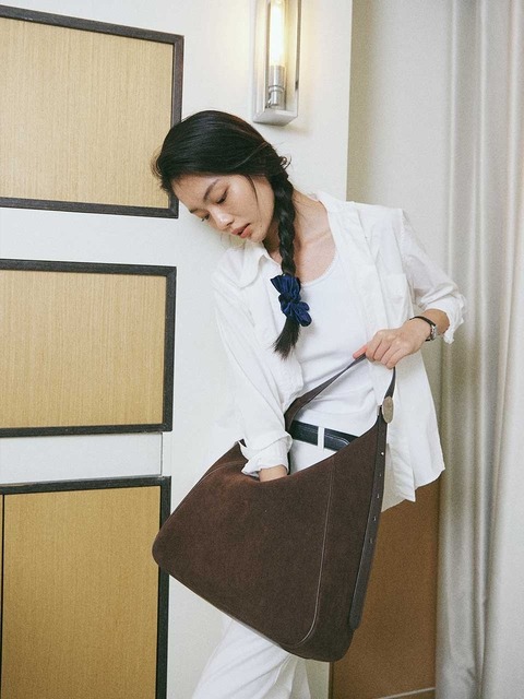 엘바테게브 [강문경PICK][단독][5차 리오더]Plaque Hobo Bag Suede 플라크 호보백 스웨이드 (3 Colors)