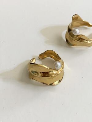 Floating Pearl Ring (gold)