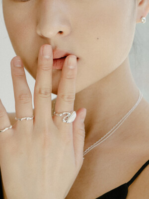 Magnolia ring [white luster]