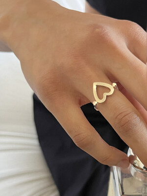Moving heart ring
