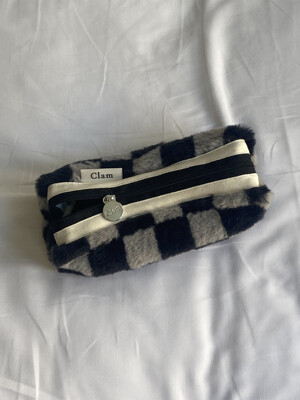 Clam round pencilcase _ Fur Dark gray Checkerboard