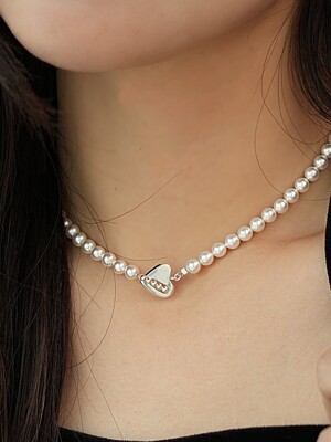 Heart pendant pearl necklace