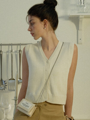 Back label stitch knit vest - ivory