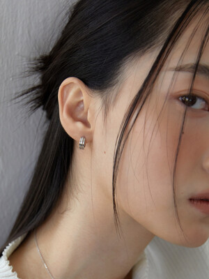 Closer earring