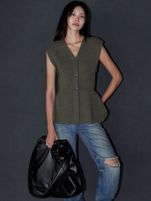 24FW fine wool ruffle vest knit