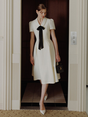 HANNAH Classic collar waist tuck detail long dress (Cream/Black)