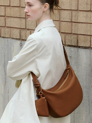 [단독] Elise Hobo Bag Medium Tan Brown