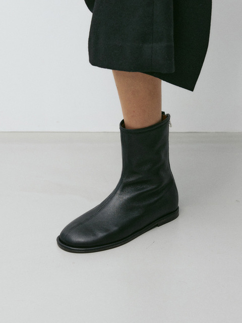 쌀롱드쥬 [SA24F19] Flat welt boot (BK / BW)