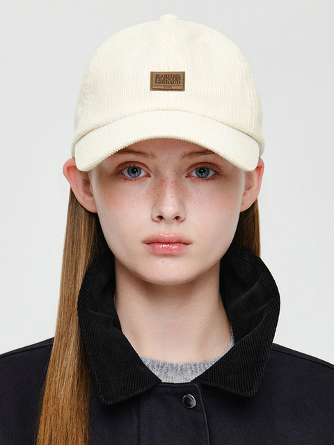 마리떼 프랑소와 저버 CORDUROY MICRO CLASSIC LOGO PATCH COVERED CAP ivory