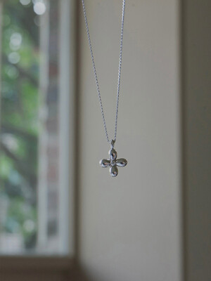 white sapphire flower pendant necklace