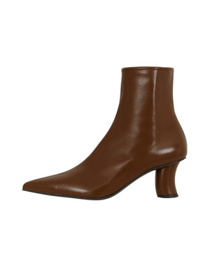 RO1-SH030 / Pointed Curvy Boots