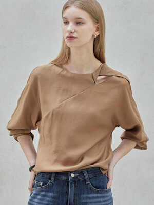Twisted Long Sleeve Blouse_Camel