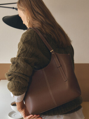 90 Veneta Bag Medium Wood Brown