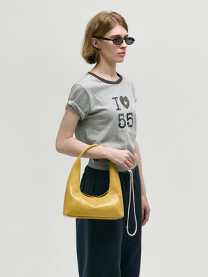 HOBO SHOULDER_corn yellow crinkle