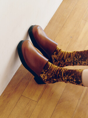 Polished Round Toe Clog / Brown