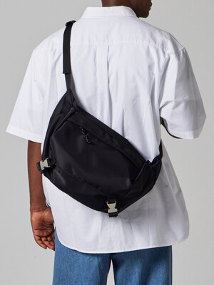 유틸리티 나일론 투버클 메신저백 Utility Nylon Two-buckle Messenger Bag