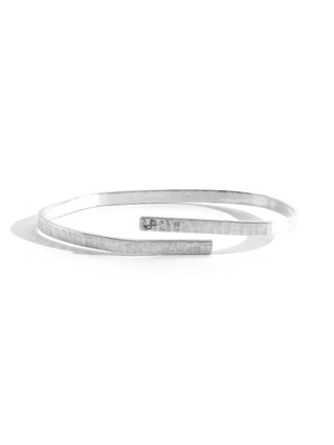 SEWN SWEN SILVER HAMMERED LINE JAZZ BRACELET