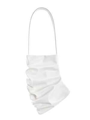 Curved leather bag (M) _ white