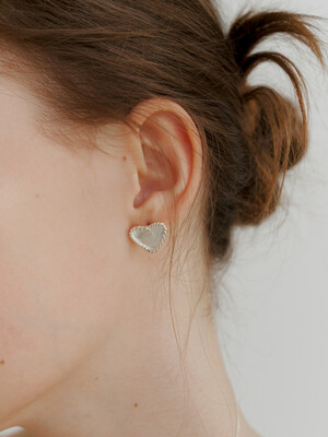 white clotty heart frame earring (Silver 925)