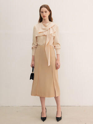 LESSIE Scallop-stitched panel long skirt (Peach beige/Deep navy)