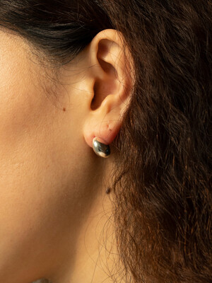 Tiny oval earring