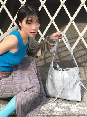 [노아 PICK!]Triangle shoulder bag Silver