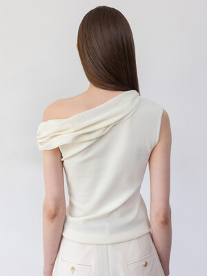 Asymmetric Off-Shoulder Pullover SK5MP284-CW