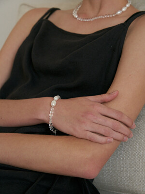 #005B Pearl Jade Glass Bracelet