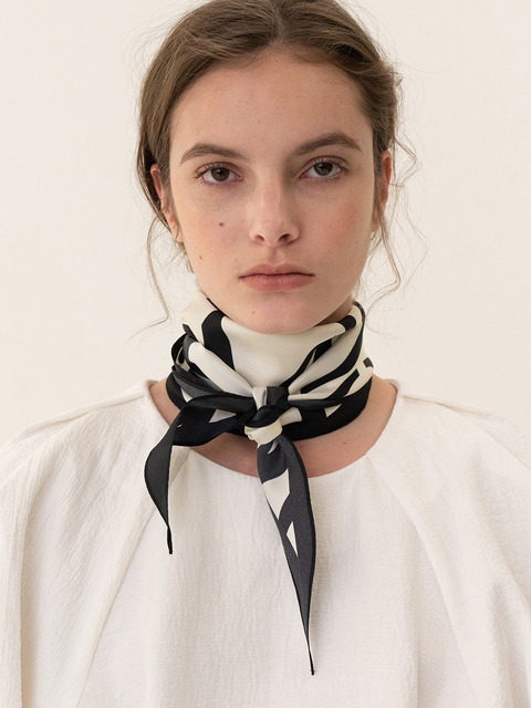 킨더살몬 Silk 100% Scarf 01