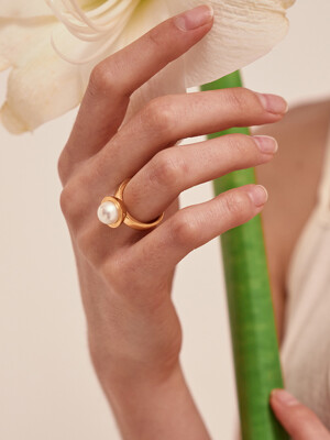 Floating Mother of Pearl Bold Ring