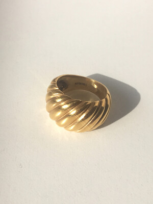 lilibet ring gold